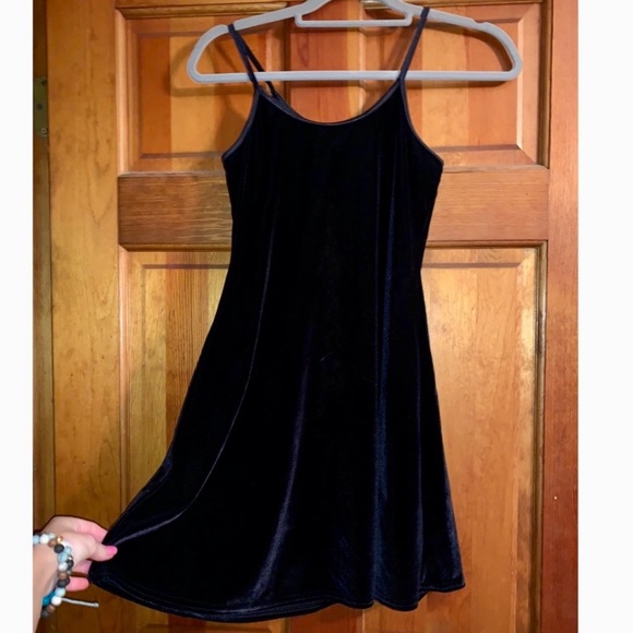 Black Velvet Dress - Picture 2 of 4